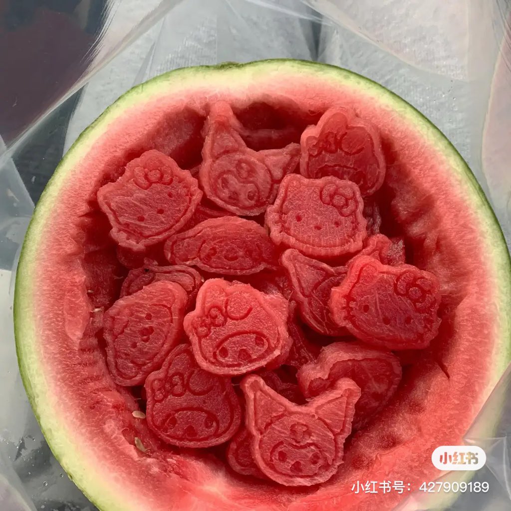 ต้องใช้อะไรทำให้เเตงโมเป็นรูปแบบนี้อะ น่ารักมุบมิ้บกุิ๊กิ๊กๆอิเๆมาก