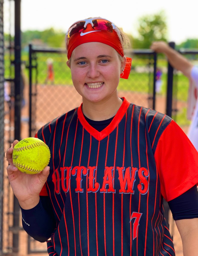 Outlaws18A's tweet photo. @HannahArchdekin shot to the 🏔 at #CoSparkFire 🍦🥎 #DoGoodThings #headforthemountains https://t.co/3DQ9vPugO6