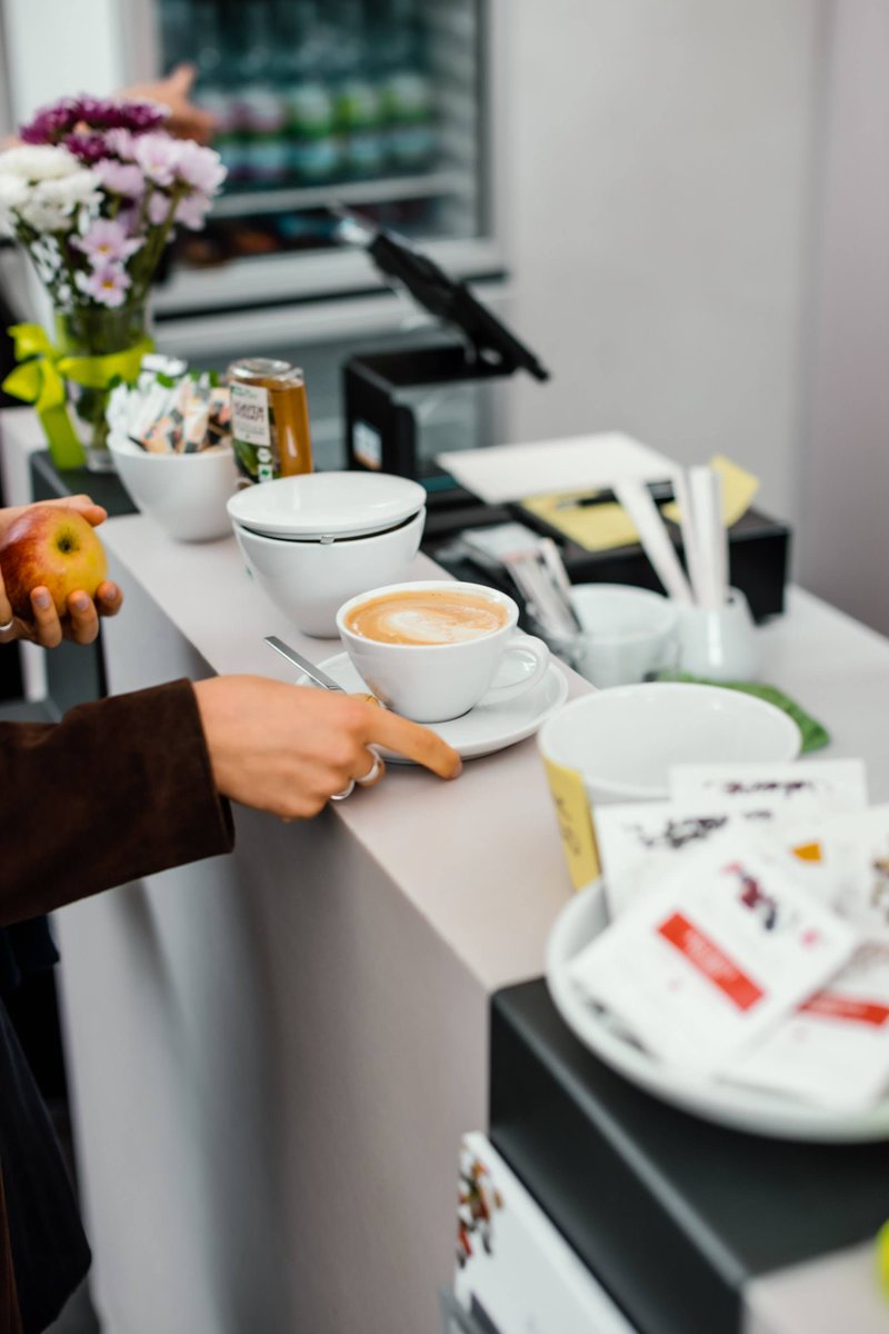bauhaus_uni's tweet photo. Das Bauhaus.Atelier auf dem Campus der #BauhausUni #Weimar feierte heute seine Wiedereröffnung. Ab 6. Juli öffnet das Besuchs- und Infozentrum der Universität mit Café regulär Dienstag bis Samstag &amp; ist gleichzeitig Startpunkt der Bauhaus-Spaziergänge: https://t.co/DlOQImwyZT https://t.co/Mjko34hEcn
