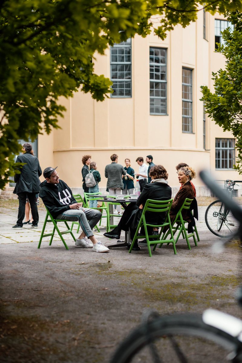 bauhaus_uni's tweet photo. Das Bauhaus.Atelier auf dem Campus der #BauhausUni #Weimar feierte heute seine Wiedereröffnung. Ab 6. Juli öffnet das Besuchs- und Infozentrum der Universität mit Café regulär Dienstag bis Samstag &amp; ist gleichzeitig Startpunkt der Bauhaus-Spaziergänge: https://t.co/DlOQImwyZT https://t.co/Mjko34hEcn