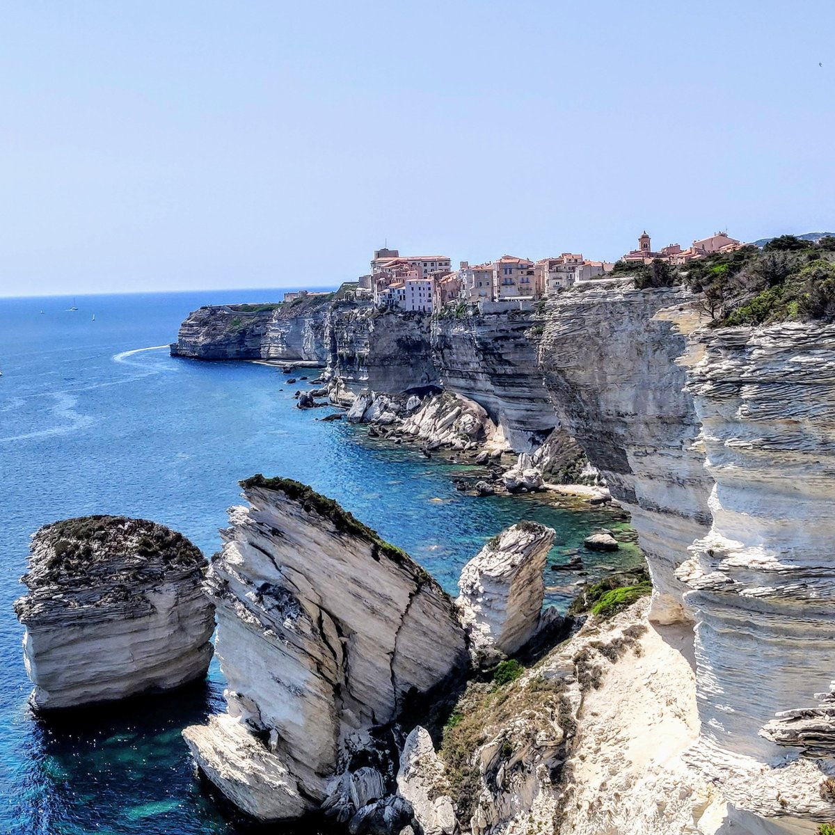 Finishers_com's tweet photo. 💥 BREAKING NEWS 💥

J-4️⃣ avant l'ouverture des inscriptions pour le Trail de Bonifacio qui aura lieu le dimanche 31 octobre 2021 ! 🙌

Récupère ton précieux sésame au plus vite (seulement 500 places disponibles) ! ⚠️
#kavval #parscourirlacorse #running #corse #bonifacio #trail https://t.co/sFRaPBwmo6