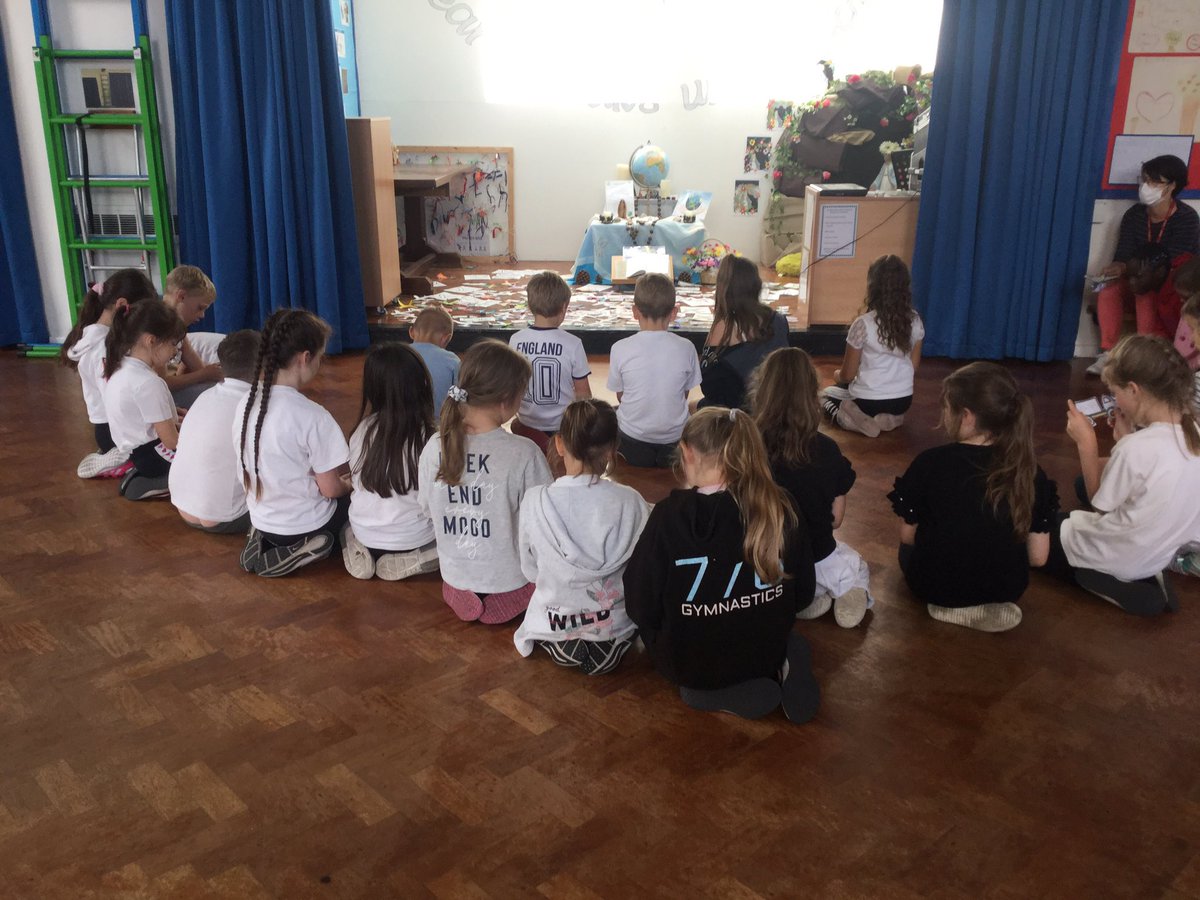 HTAClassBH's tweet photo. We started our retreat day today by thinking bout ways to help minimise air pollution near school and encourage everyone to be safe. We also had a time of quiet prayer at our prayer station where we left our prayers. #HTACatholicLife #HTAeco https://t.co/uWXwqp4Eqe