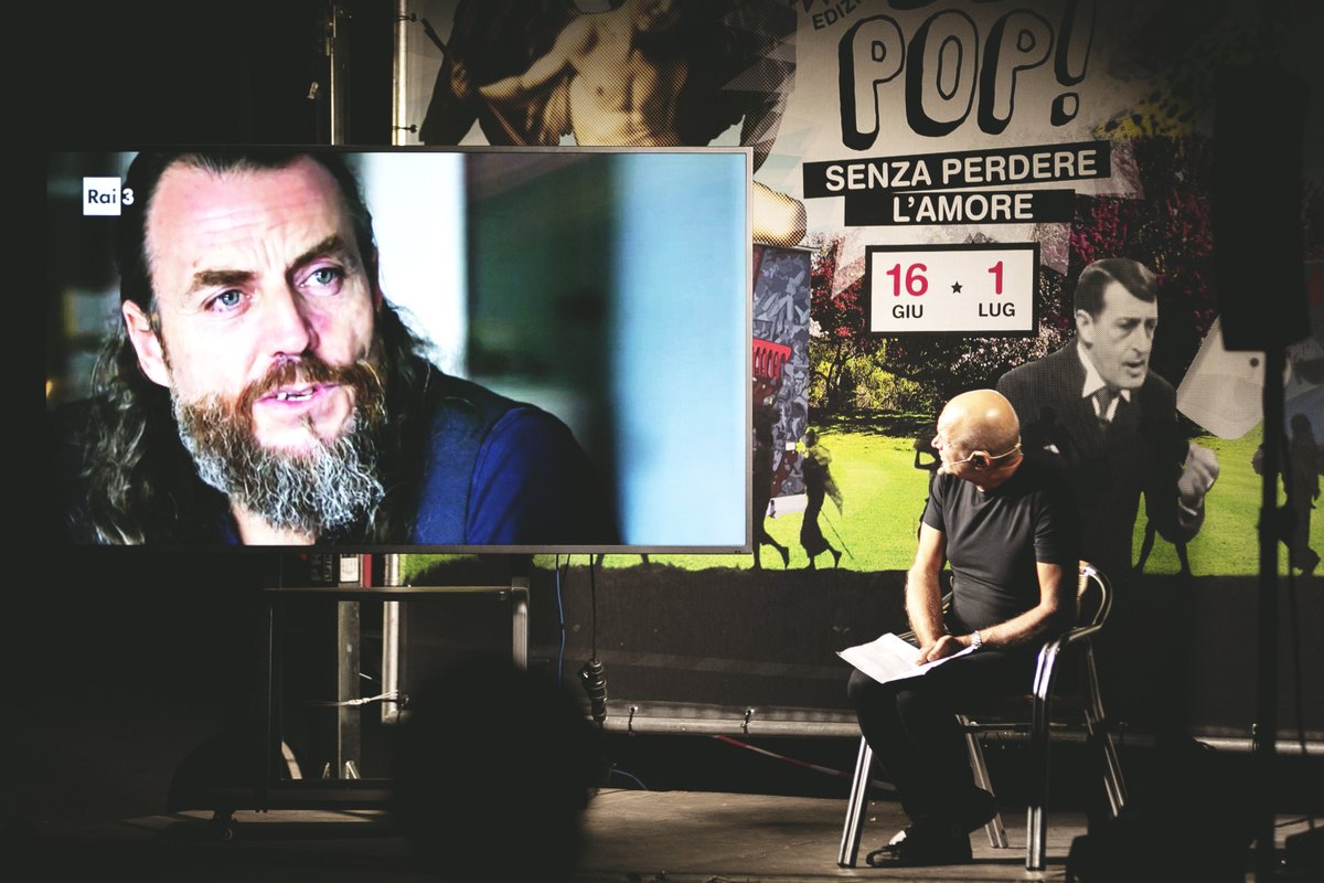 BePop_roma's tweet photo. Alcuni scatti della serata di ieri con Domenico Iannacone, @florianabulfon, @salvatoremonni e Domenico Chirico, in collaborazione con @FcmCharlemagne per @Periferiacapit1 e @UNHCRItalia per il Food Festival.

Alle 19:30 a Caffè Nemorense ultimo appuntamento della rassegna. https://t.co/1WNjCmqZWv