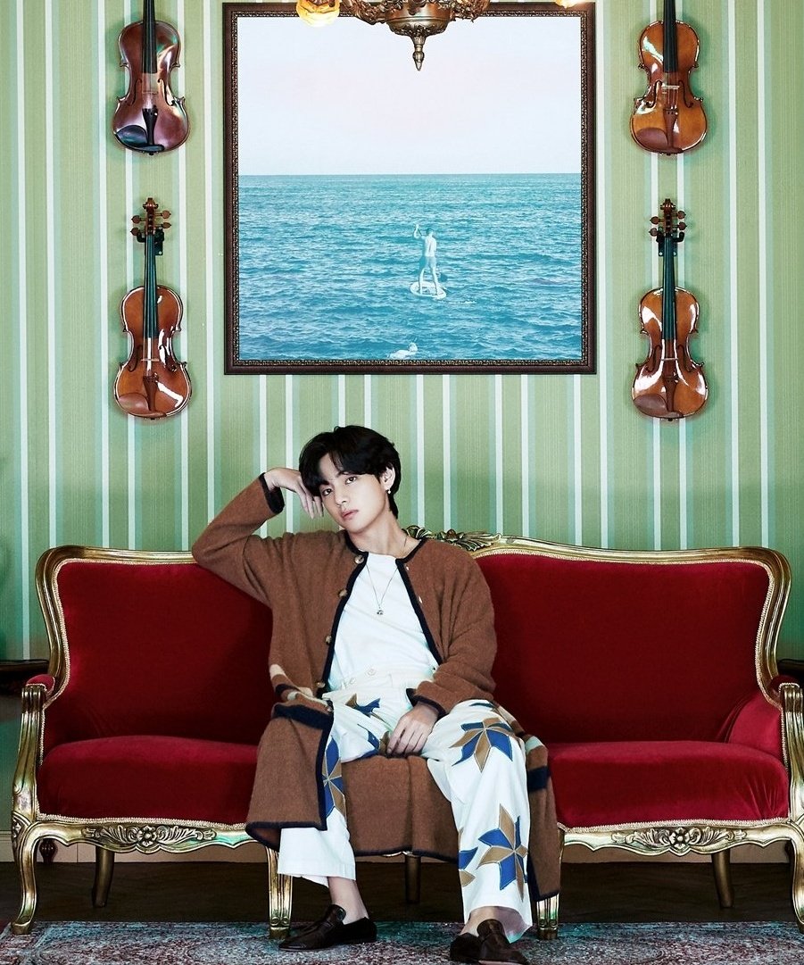 vsoo_twt's tweet image. This Jisoo               with         This Taehyung