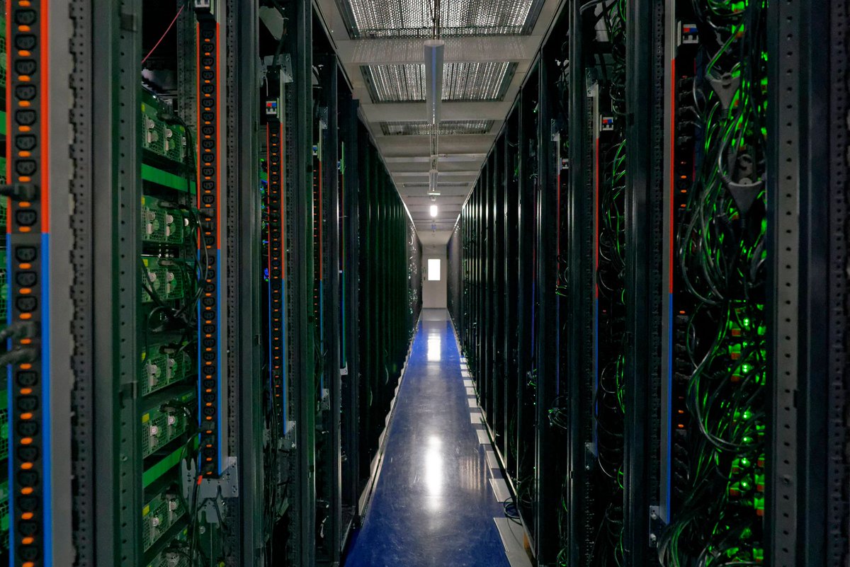 Training an advanced #AI model like GPT-3 in an energy-efficient #datacenter like Scaleway's DC5 could save enough energy to run a medium-sized city for days, possibly even weeks.  ⚡️⚡️⚡️ 

Find out how, in this blogpost by Scaleway's <a href="/0lga_petrova/">Olga Petrova</a> 👉ow.ly/1TBl50FmQw9