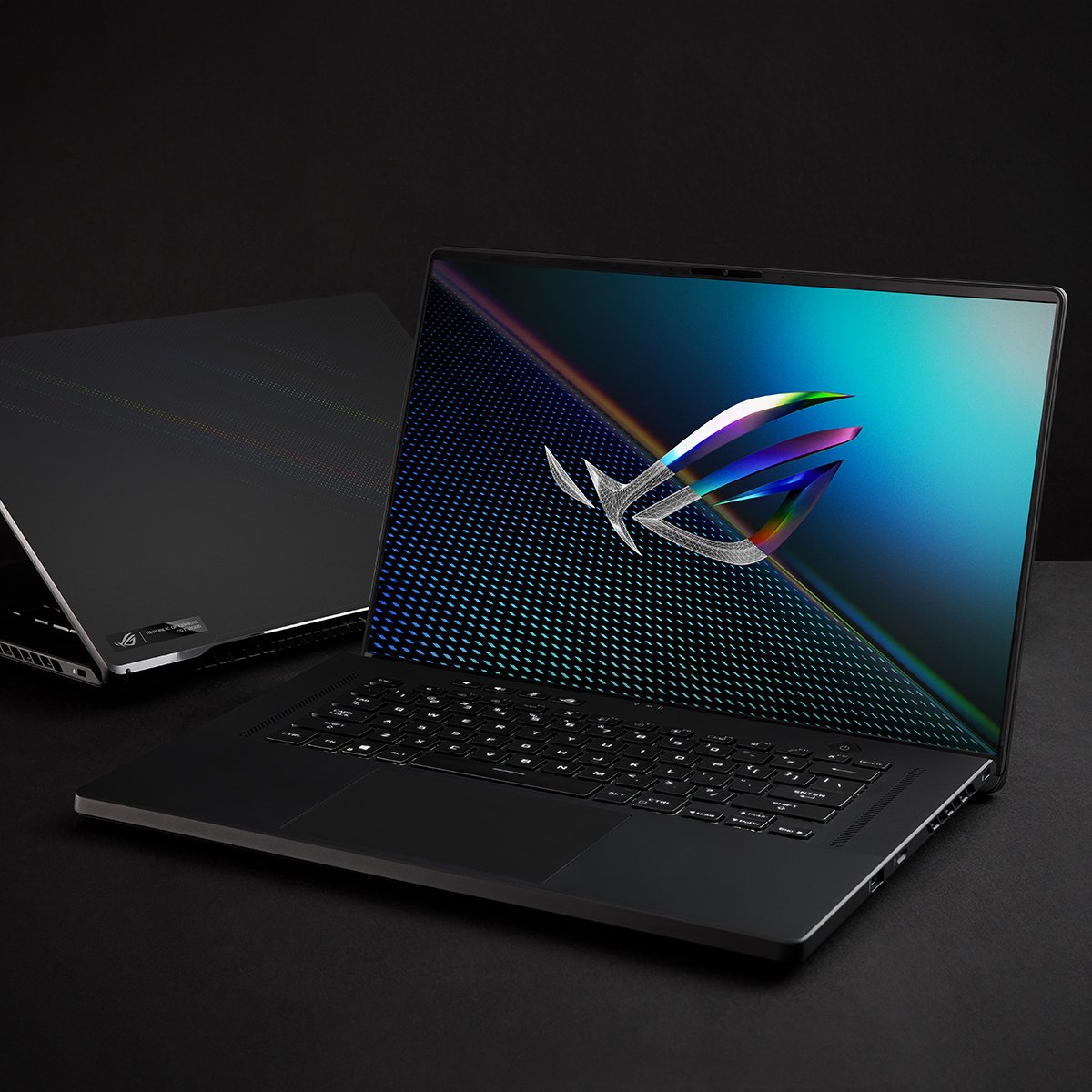 ASUS_ROG_FR's tweet image. Essayez de ne pas fixer ce magnifique écran. 🤩

#ZephyrusM16
