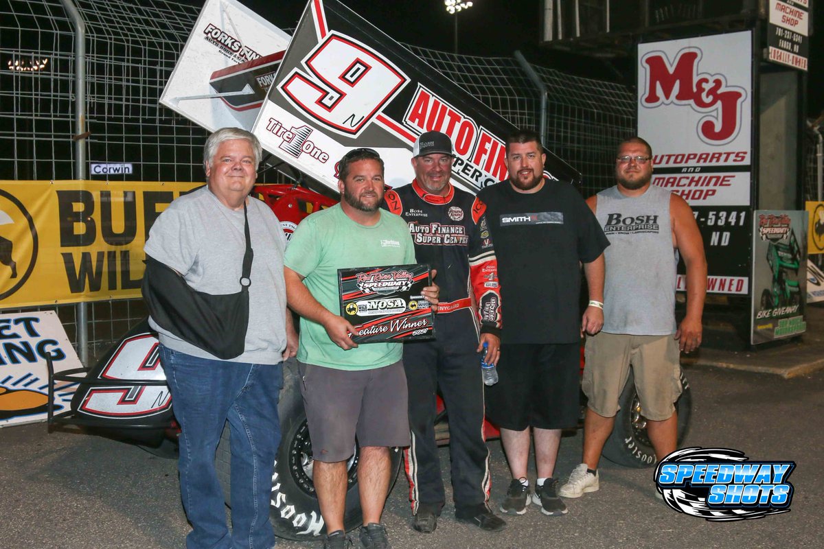 Wade returned to victory lane last night at @RRVSpeedway with the <a href="/NOSAsprints/">Buffalo Wild Wings NOSA Sprints</a>!

It was career win #279 and #143 with NOSA!