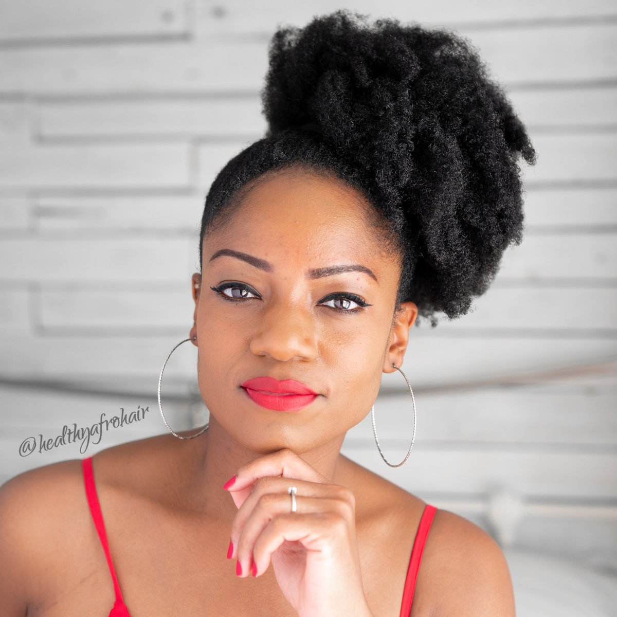 HealthyAfroHair's tweet photo. Hey side puff it’s been a while, but I’m loving you even more 😍 #sidepuff #naturalhair #healthyafrohair https://t.co/uh0pwORX4q