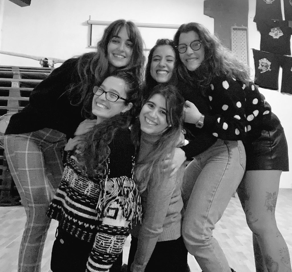 SaraVit98's tweet photo. Mis guerreras 💙💙
       #contravientoymarea https://t.co/WCF8zOLuYz