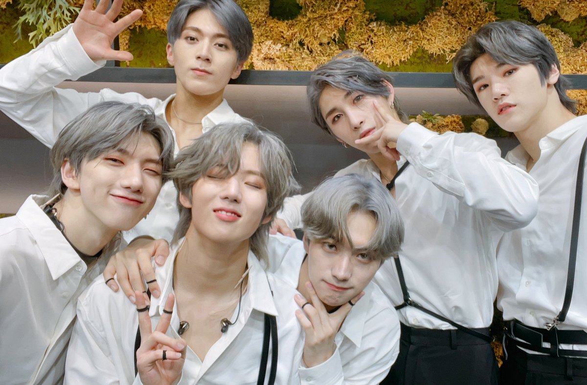 iland_twit's tweet photo. Jimin and Geonu being back in the ground not as trainees but as an idol💪 I'm so proud of them 😭🧡but lots of memories back there😩
#ILAND_JIMIN #JUSTB_JM #ILAND_GEONU #JUSTB_GEONU https://t.co/Uxozii4BZQ