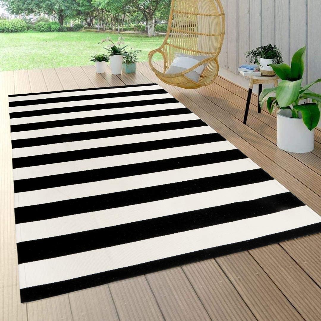 savvy_decor's tweet photo. Add cool, contemporary elegance to your floor space with this pretty stripe woven accent Rug. Great for patio, deck or front porch. Browse our selection of outdoor rugs today @savvy_decor #outdoors #outdoordecor #arearugs #patio #deck https://t.co/GQE7MJGJMX https://t.co/MtaXhKsqxZ