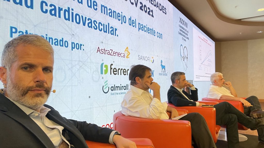 mi_cardiologo's tweet photo. Mesa de riesgo cardiovascular en 2021 con @Jj_Tamarit @acorderofort @BonanadClara y @varrarte en #esvc21 de @SVCardio https://t.co/yhzUY2QlXu