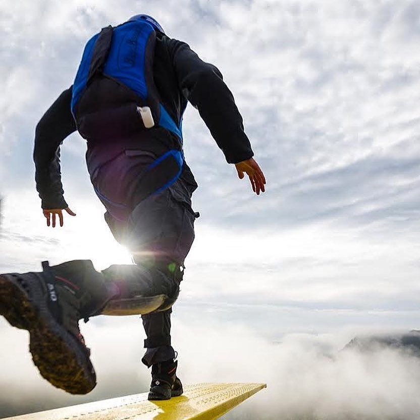 bridgeday's tweet image. BASE jumping registration is officially open! Jump passes are $75, and you must have 100 prior parachute jumps, skydives and/or BASE jumps under your belt to participate. Find more information on our website: bit.ly/3jgHuDG

📷 : instagram.com/anothermarksmi…