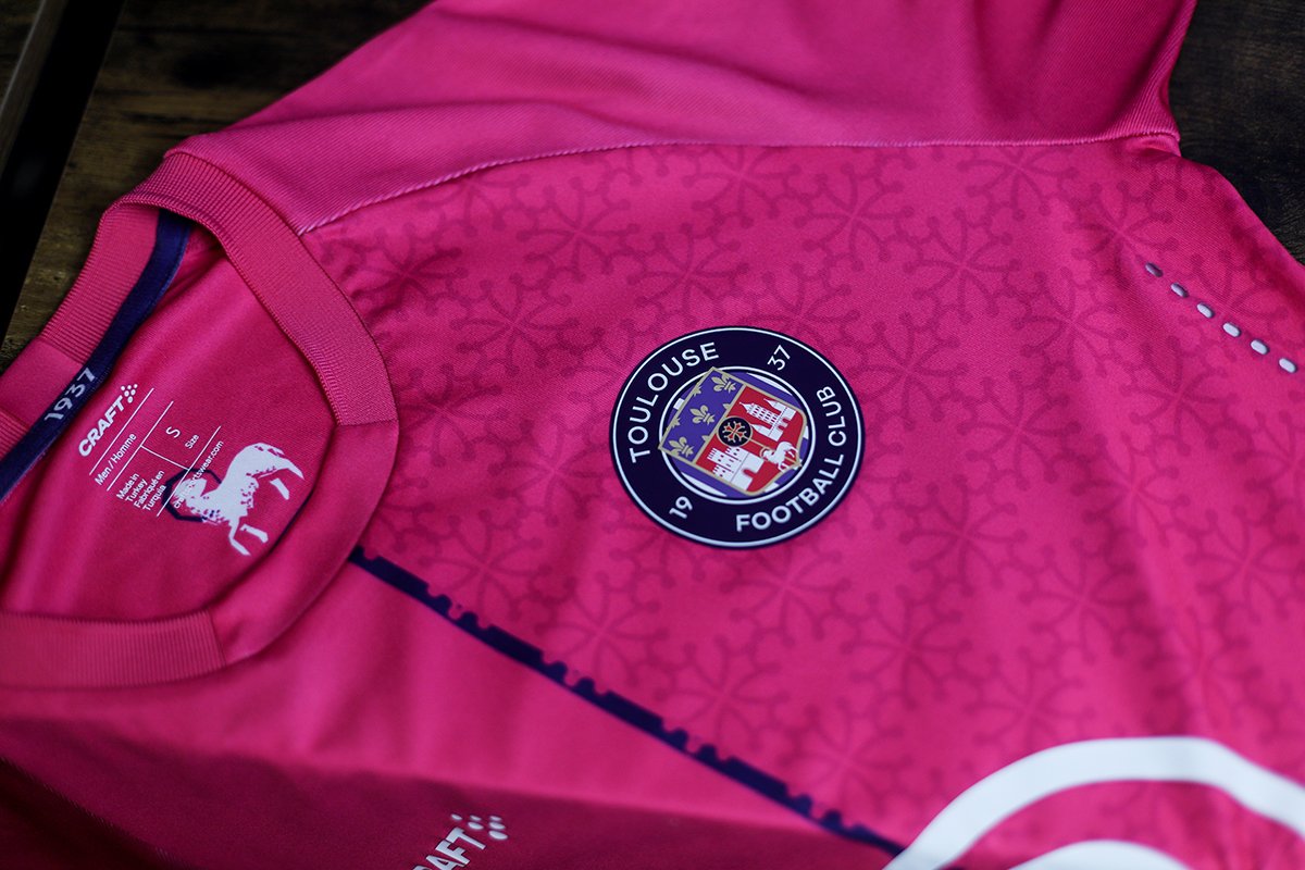 ToulouseFC's tweet photo. Pour terminer cette journée spéciale 🆕👕, 𝗷𝗼𝘂𝗲𝘇 𝗲𝘁 𝗴𝗮𝗴𝗻𝗲𝘇 notre nouveau maillot extérieur 2021-2022 🎉

Pour participer :

👉 Suivez @ToulouseFC et @LP_Promotion 
💜 RT ce tweet
🍀 Tirage au sort ce vendredi 2 juillet à 12h

Bonne chance ! https://t.co/t8Lrv0AEJz
