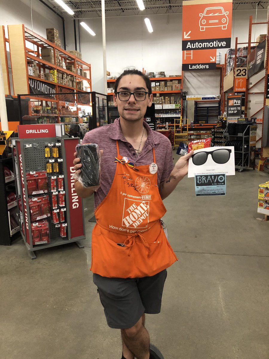 New Cashier Tony was caught up! Providing excellent customer service 👏 👌 👍 
#new  Great job #swagtastic <a href="/jennybeausoleil/">Jenny (JB)</a> @ELoichinger <a href="/HouleHeather/">HeatherHouleTHD</a> <a href="/HomeDepotKzoo/">Home Depot Portage</a> @JtKropp <a href="/MrsShay27/">Shay M💚</a> @kathyraglin840  <a href="/bobsaniga/">Bob Saniga</a> <a href="/fieldschris2016/">Chrisfields</a>