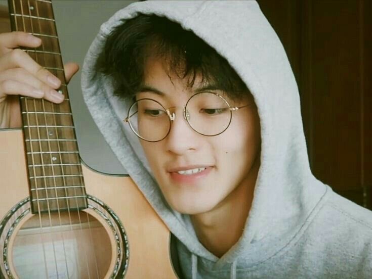aerinjoon's tweet photo. — Ep. 1 of Dream Café

Cloud 9 ☁️ 

Who would have thought that his cringy tricks will work on her? He got her at his crazy mnemonics. She finds him weird but got her warm over a cup of Caramel latte. 

— Mark x Giselle AU #MarkSelle https://t.co/mNbDtehWmB