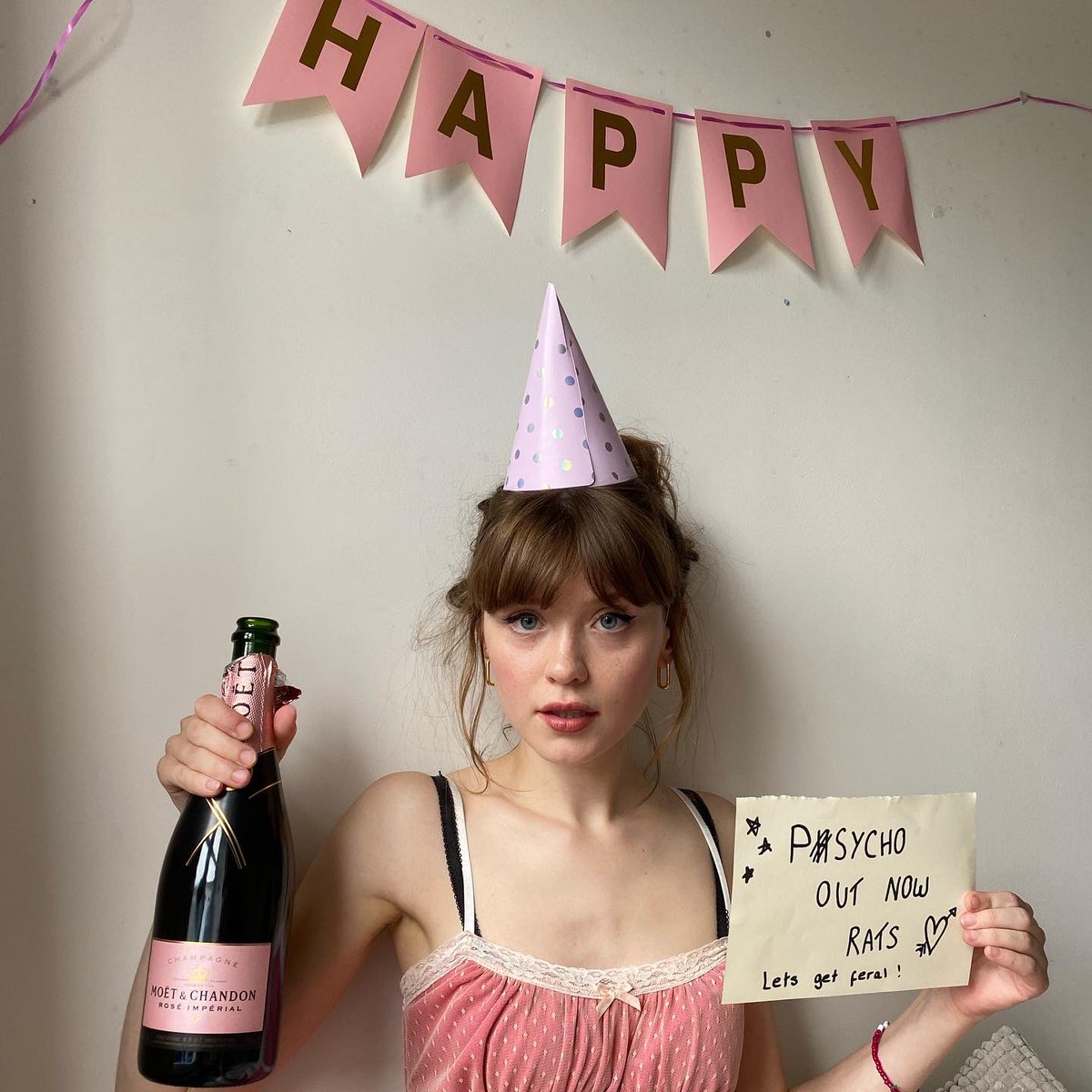 maisiehpeters's tweet photo. PSYCHO OUT NOW <3 SONG OF THE SUMMER IM CALLING IT https://t.co/Y3WRVuA2jy https://t.co/Rq1A6yIZUL