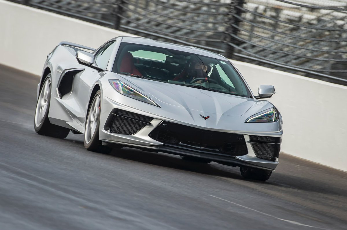 HunterO2's tweet image. Omw to get jorts and some New Balances