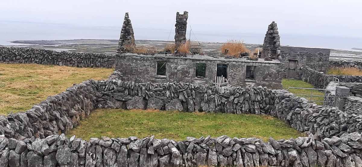 NighriobhfaNora's tweet photo. Inis Meáin.Má théann tú ann ná tabhair leat aon arán.Fial agus Fáiltiúil https://t.co/puxAE5Z2GM