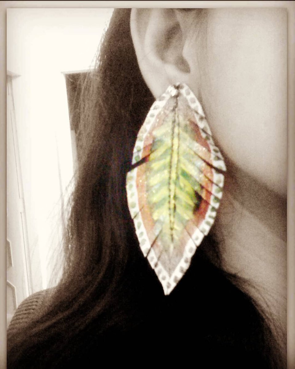 kkCreativeMind's tweet photo. 🍃 Throwback Thursday 🍃 (2011)

My handcrafted leather earrings (Anthro Inspired) which I painted with #acrylic paints &amp; sealed with #modpodge.

See more DIYs on my website https://t.co/CvnncMxvJ1

#CreativeKhadija #throwbackthursdays #tbtpost #leathercrafts #diycraft https://t.co/8a7BCBy4zq