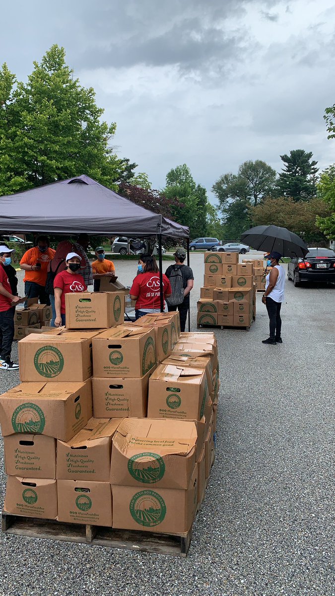 ricardortiz_'s tweet photo. When we are organized, we can achieve wonderful things! 🥰

Today these #Fallstaff neighbors joined the weekly delivery of vegetable boxes that we do together with @CASAforall @CHAI_Baltimore , and FIA.

Together let's keep building a better #Baltimore for all! ✊🏽 https://t.co/9DNbo8ZkpM