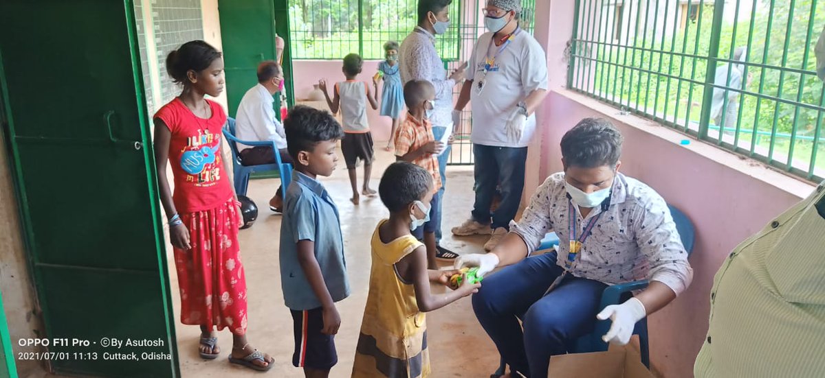 barabati3262's tweet photo. Organised a "FREE HEALTH SCREENING CAMP" In association with Team Covid-Sahay at the outskirts of Cuttack near Godisahi. Foodstuff &amp; masks are distributed. Total No. of Beneficiaries: 200+ @CovidSahay @iammdmoquim @HFWOdisha https://t.co/ugYLh4iPNd