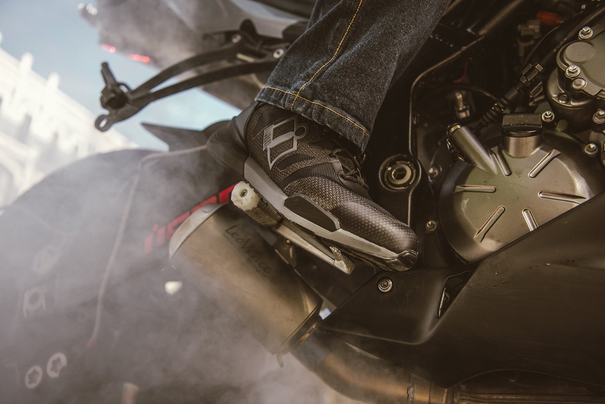 IconMotosports's tweet photo. Comfort on and off the bike with the Hooligan Shoe.
•
•
#rideicon #rideamongus #iconmotosports #HooliganShoe #Hooligan #MotoFootwear #Motorcycleboot #MotoShoe #Sneaker #iconhelmet #MotoGear #D3O @d3olab https://t.co/wtbBnf2IsA