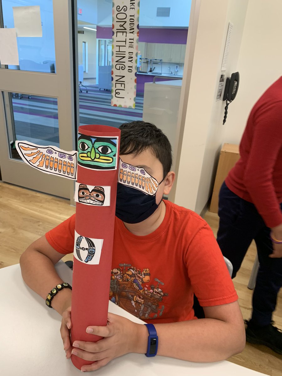 EllenFeldner's tweet photo. Totem poles are monuments created by First Nations of the Pacific Northwest to represent and commemorate ancestry, histories, people, or events. Students chose symbols to represent their lives.#Burbank111 https://t.co/vYcVYaFhlW