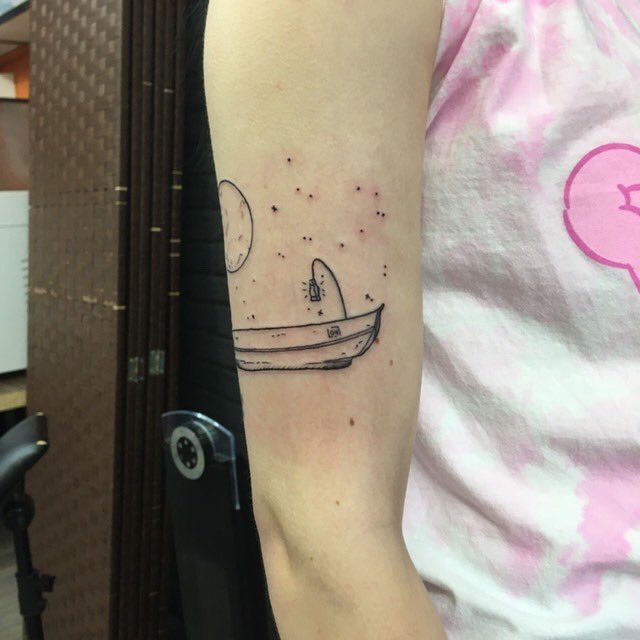 cosmiicblue's tweet photo. twenty one pilots scaled and icy inspired tattoo🌑✨ design by @mlxart (tattooed by someone else) #twentyonepilots #scaledandicy #tattoo https://t.co/XLfhVvyDJx