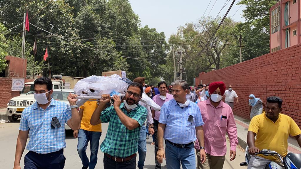 psvoapunjab's tweet photo. #Punjab #Govt #DoctorsOnWarpath #VetOnWarpath #MedicosOnWarpath over #Delink of #NPA . As Per Decision of #JointActionCommittee All #Medical #VET #Doctor will be on #strike tommorrow 02.07.2021 will attend #Emergency #COVID19 #VaccinationDrive https://t.co/FOlGH45e6T