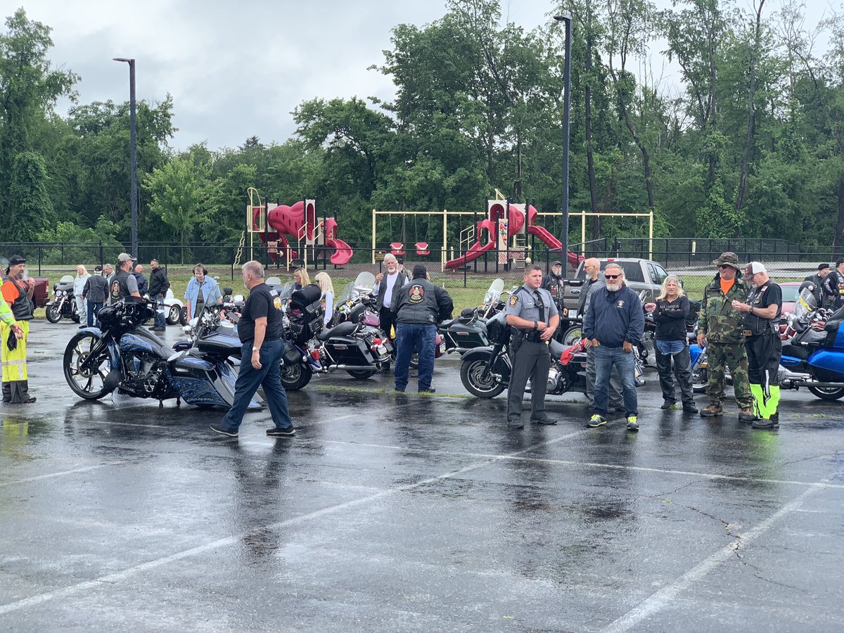 WKing_BAHS's tweet photo. The Vietnam Traveling Memorial Wall arrival at @BrownsvilleSd @Principal_BAES @KHartbauer @BAMS_Falcons @PamSnyderPA50 #VietnamTravelingMemorialWall https://t.co/TtU8OjysJe