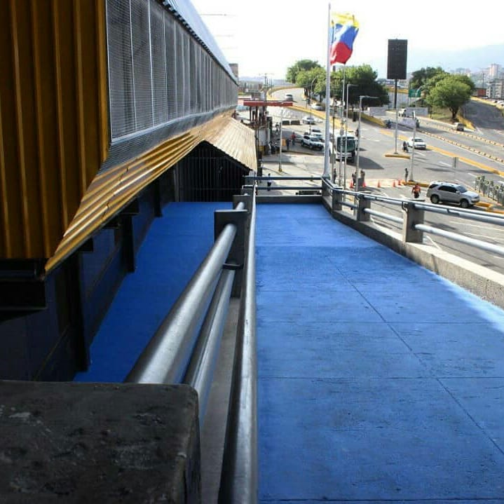 BatalladorCesar's tweet photo. 📣#Entérate || Reinauguran el terminal La Bandera, de #Caracas, uno de los principales del país, y de ahora en adelante los boletos se pueden adquirir de manera online, ingresando desde sus dispositivos móviles o computadoras, así lo informó la Alcaldesa de Caracas, @ErikaPSUV https://t.co/6vGR3LgFdb