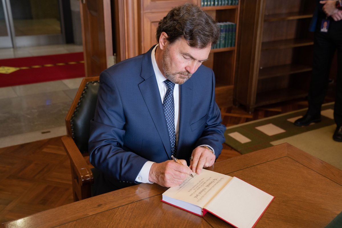 This morning, Justice Mahmud Jamal was sworn in as a judge of the Supreme Court of Canada. #SCC #SCCJudge decisions.scc-csc.ca/scc-csc/news/e…