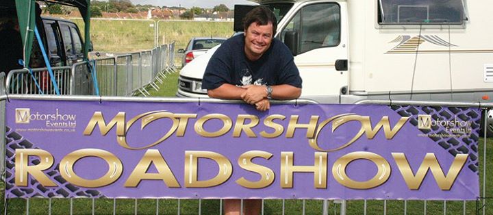 EbMotorshow's tweet photo. #ThrowbackThursday this time to 2009 and #Eastbourne Motorshow host @mikebrewer doing what he does best @sussexdowns
#EastbourneMotorshow #MotorshowEvents https://t.co/TUUPN04THJ