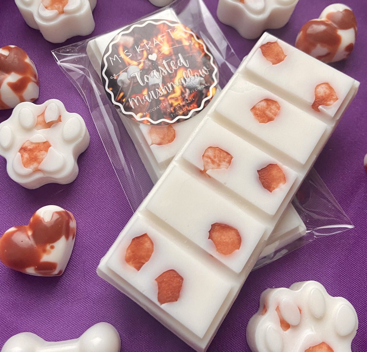 M_S_Krafts's tweet photo. It’s update day!!🔥

Our Toasted Marshmallow wood wick candles + wax melts are finally here! With notes of amber, musk, velvet and vanilla this is definitely our top favorite! 

We also restocked a bunch of other goodies! Don’t be afraid to check us out!😋
https://t.co/lk6HJN7sKg https://t.co/akWHgQmCDY