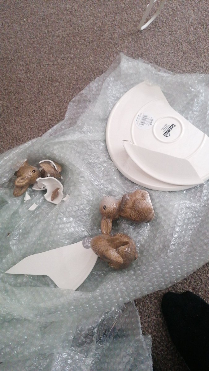 PinkCheese93's tweet photo. @DunelmUK when your order arrives like this :/ https://t.co/khnSIMVYWB