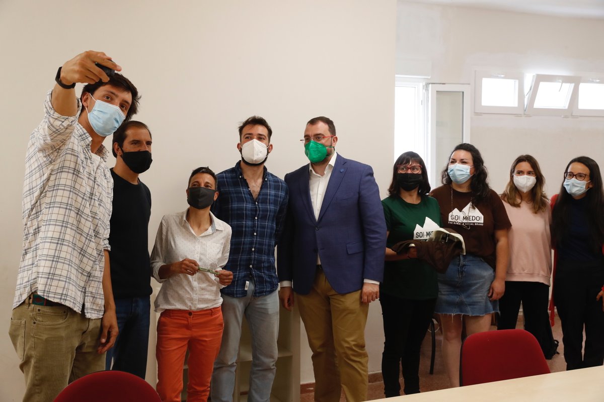 GobAsturias's tweet image. ✔️ El presidente también recorrió las oficinas de #Nomadihs, la Asociación Española de #Freeworking, Grupo #Dex, una asesoría de nueva creación y otras empresas vinculadas a la jardinería y restauración del paisaje y a la venta de cosméticos por internet.