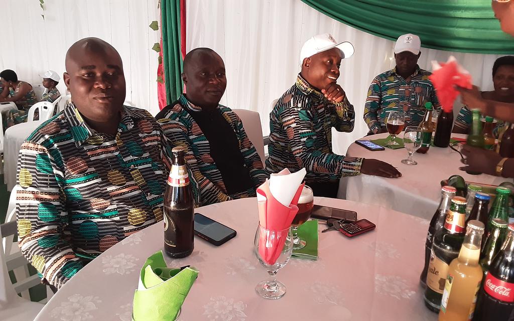ukamenge's tweet photo. Le personnel du @ukamenge célèbre le 59ème anniversaire de l'indépendance du Burundi.Le #DG du @ukamenge invite tout le personnel à être ponctuel et rentable pour protéger l'indépendance déjà acquis. https://t.co/DyUvJdZXiJ