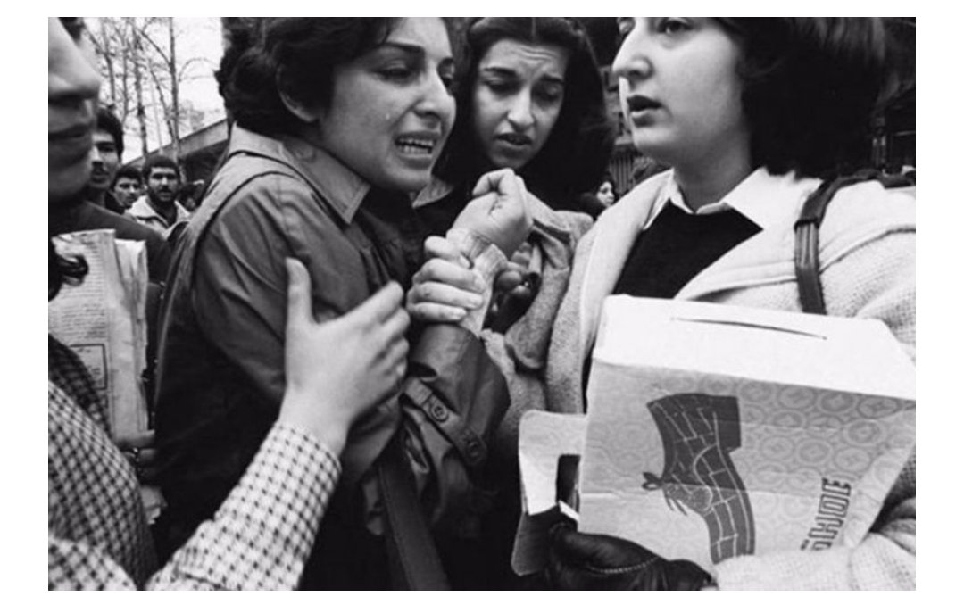 leylYes4krd1's tweet photo. @Reuters Turkey is becoming second Iran!
The images below are from Iran in 1978-79...
Women were demonstrating for their rights
Women got crashed brutally
Same is happening in #Turkey today!
#fascistTurkey
#HumanRightsViolations https://t.co/4fcFMLS8tF