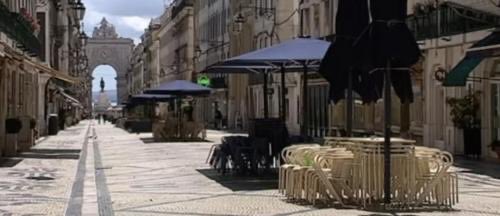 gfredericf's tweet image. EN DIRECT - Coronavirus: Le Portugal rétablit un couvre-feu dans 45 communes en raison d'une flambée des contaminations, annonce le gouvernement ws.jeanmarcmorandini.com/article-466211…’