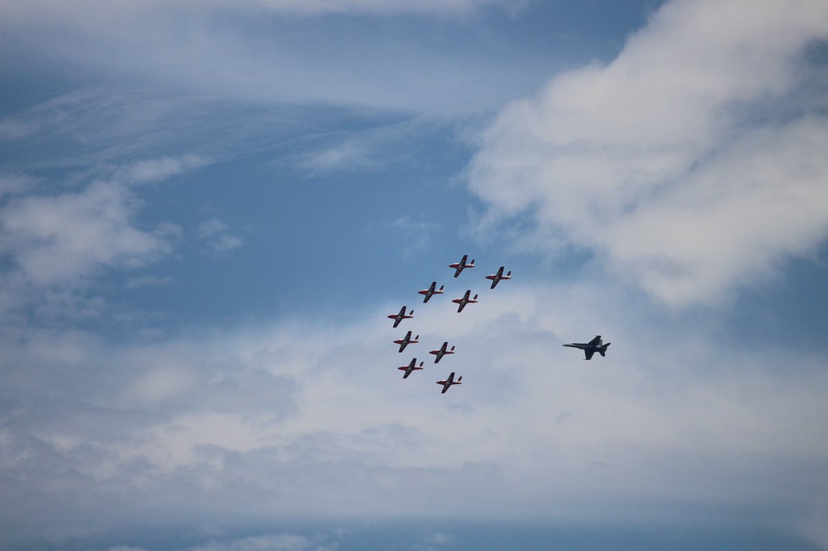 Caught these beautiful pictures today over Ottawa for Canada Day! 

@CFSnowbirds @CF18Demo @RCAF_ARC @weathernetwork