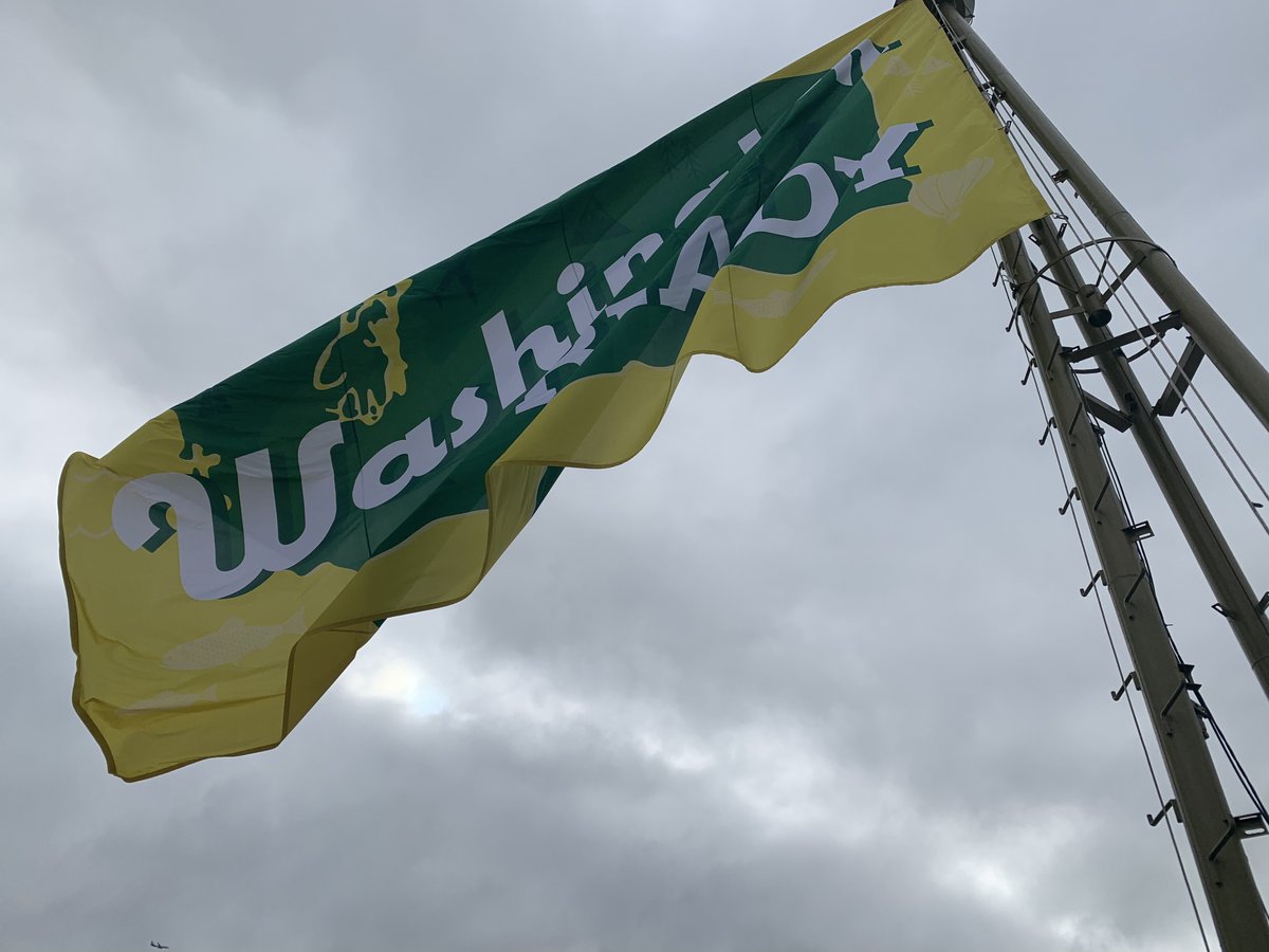 GovBobFerguson's tweet photo. Today I raised the #WashingtonReady flag above the @space_needle. We’re ready to reopen, and we’re ready to celebrate the people who have made today possible.

It’s a great day in the state of Washington. https://t.co/1g5OzJEEqe