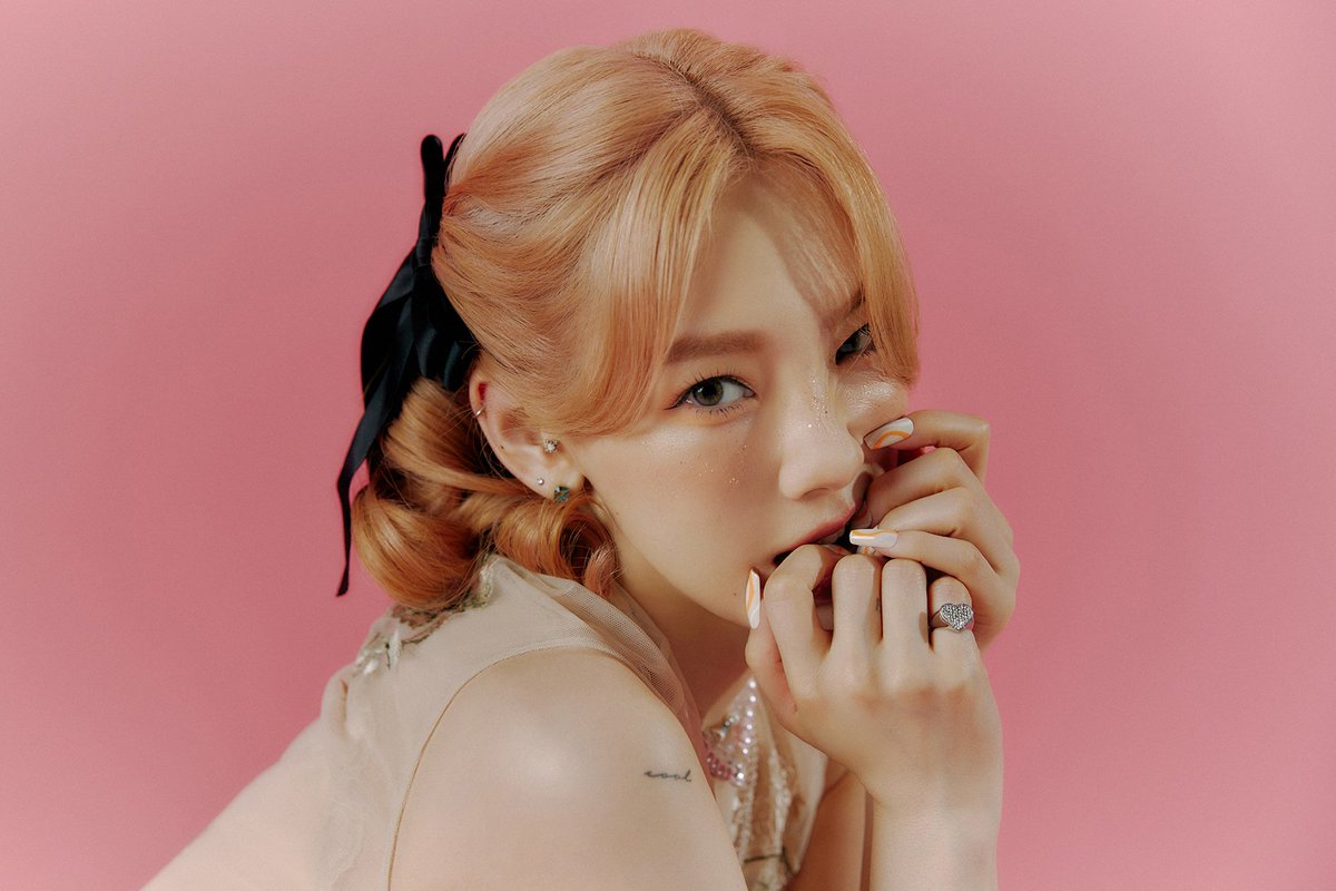 taevcious_'s tweet photo. TAEYEON 태연 Single [Weekend]

[🎧 2021.07.06. 6PM KST]

#태연 #TAEYEON
#Weekend
#소녀시대 #GirlsGeneration https://t.co/ogM65jBSh3