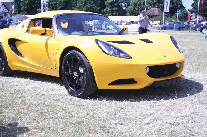 EbMotorshow's tweet photo. #ThrowbackThursday to a sunny 2010 when the wonderful @Jason_Dawe_Com enthralled the crowds at the #EastbourneMotorshow #MotorshowEvents https://t.co/LqjamL8e3f