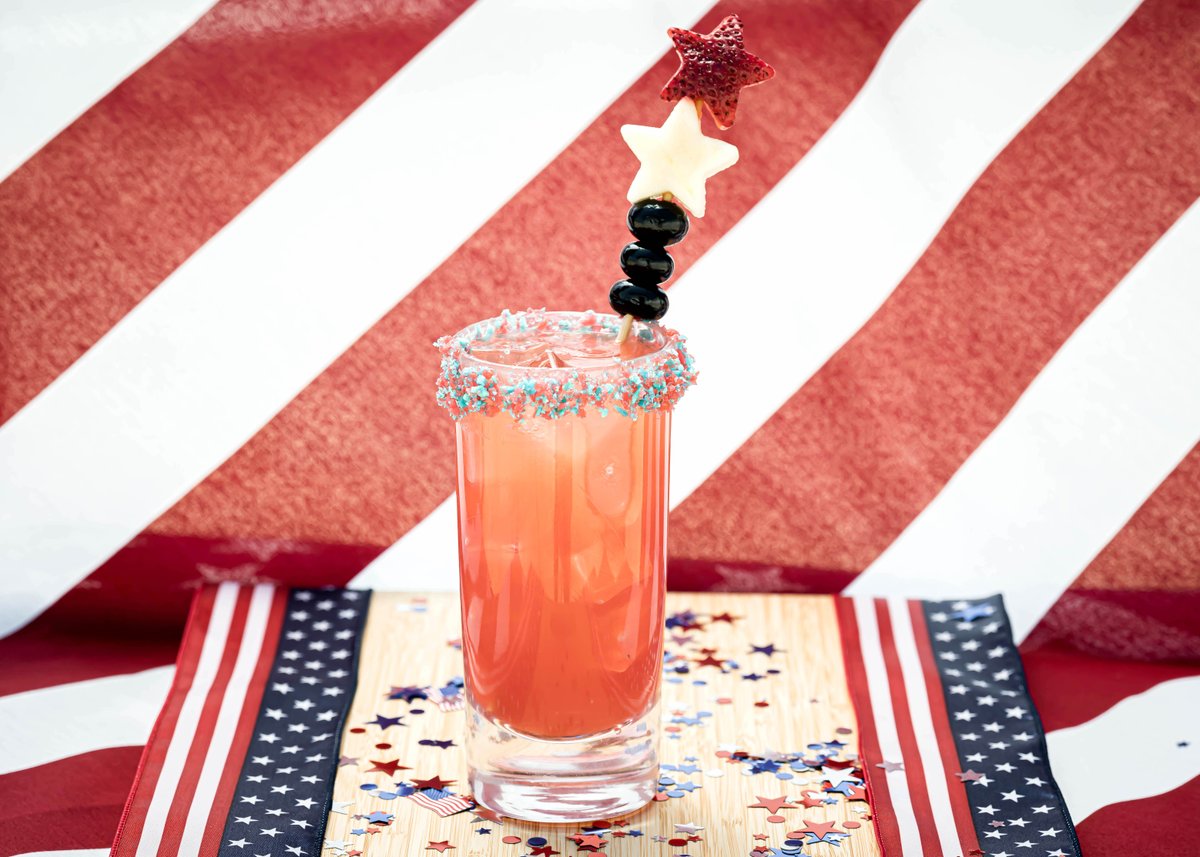 It's about that time... to get red, white and SKREWED 🇺🇸🥃 Check out this festive signature cocktail to get the long weekend started right! 👇
bit.ly/2UP6szW