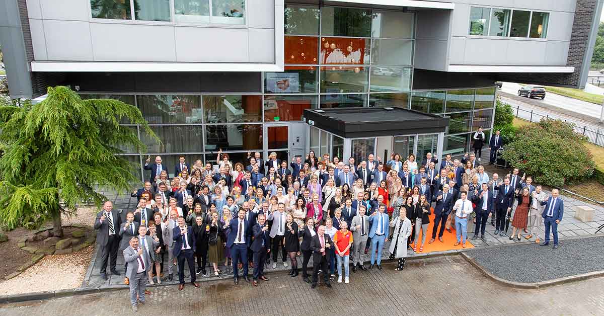 Vanmiddag is het nieuwe hoofdkantoor van ADG dienstengroep en Asito officieel geopend. Het nieuwe hoofdkantoor is gevestigd naast ‘Erve Asito’, het stadion van <a href="/HeraclesAlmelo/">Heracles Almelo</a> Benieuwd naar het verhuisbericht? Lees het hier: hubs.la/H0RqQg70