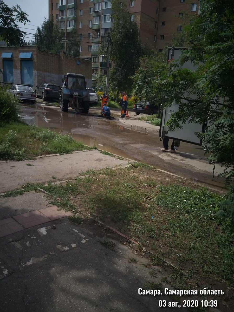 vvk63ru's tweet photo. @sks_rks 03.08.2020 года напротив дома Советская 6, на внутриквартальной дороге недалеко от дома Металлистов, 19 и ТП была утечка и вскрытие, упал напор холодной воды в квартале и течь из смотрового люка. ⬇️ https://t.co/22tEZuW3iE