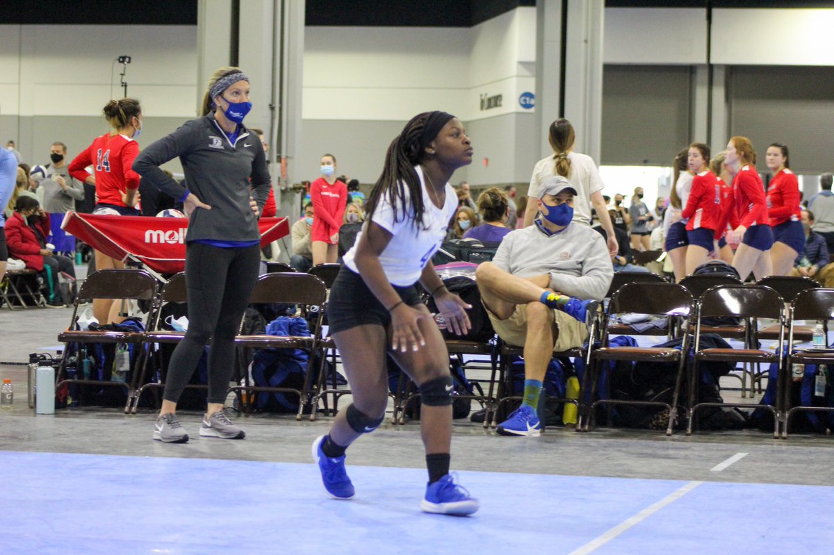DickeySaniaa's tweet photo. Playing on the National stage, Let’s Go Vegas. National Volleyball Champions! 🏆 #AAUVBNatls CT 6 11:00am (PST) @ballertvvb @MOLTENUSA @AAUVolleyball #TJVB 17 Pro https://t.co/vuBCaKoCDS