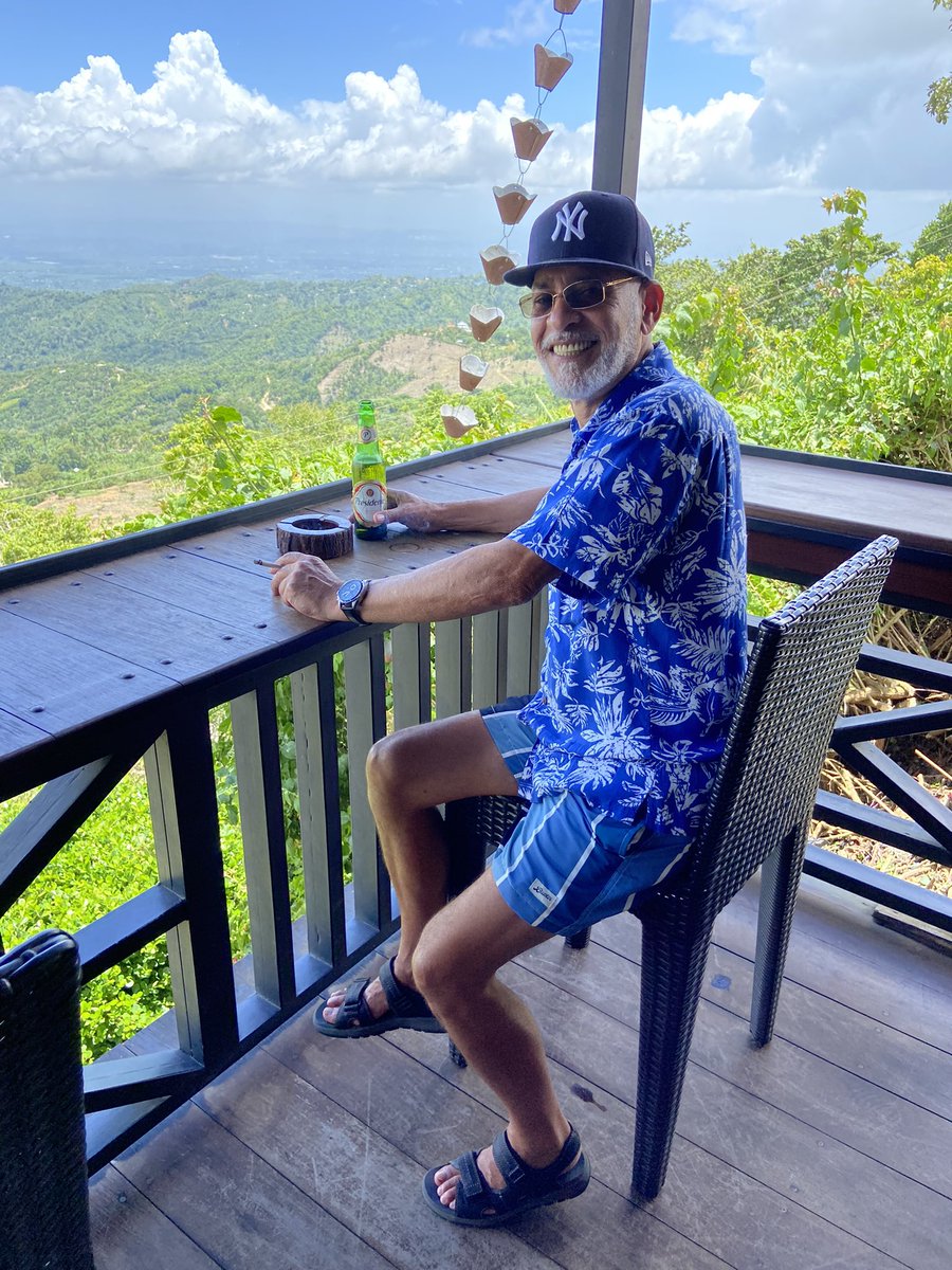 MsCaroR's tweet photo. Nice view @AdalbertoRami @PresidenteUSA @AROD https://t.co/qTRWYRX0VC