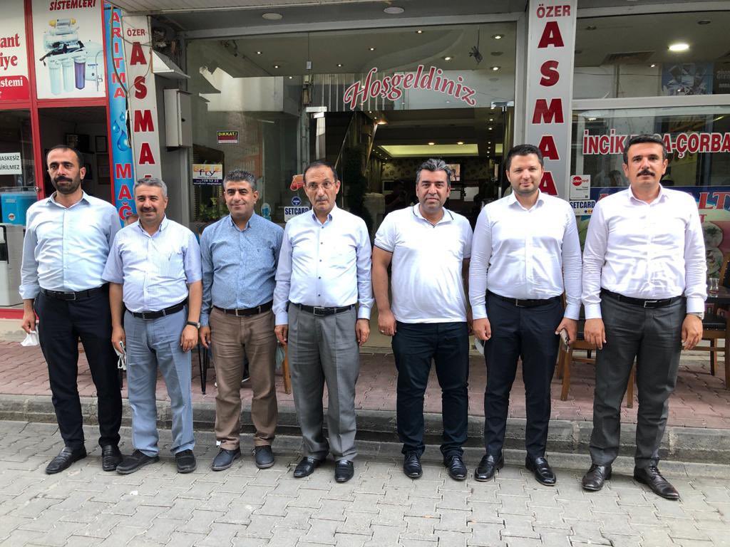AK Parti heyeti olarak bir önceki dönem Yürütme Kurulunda partimize hizmet etmiş  kıymetli kardeşim <a href="/ozerramazan02/">RAMAZAN ÖZER</a> ’i işyerinde ziyaret ederek  hasbihal ettik. Bu vesile ile kendilerine Ak Parti'ye ve Adıyaman’ımıza yapmış oldukları hizmetlerden dolayı teşekkür ediyoruz